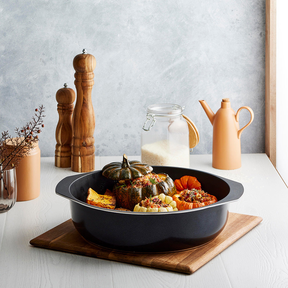 Bessemer Black Round Cook n Bake 37cm