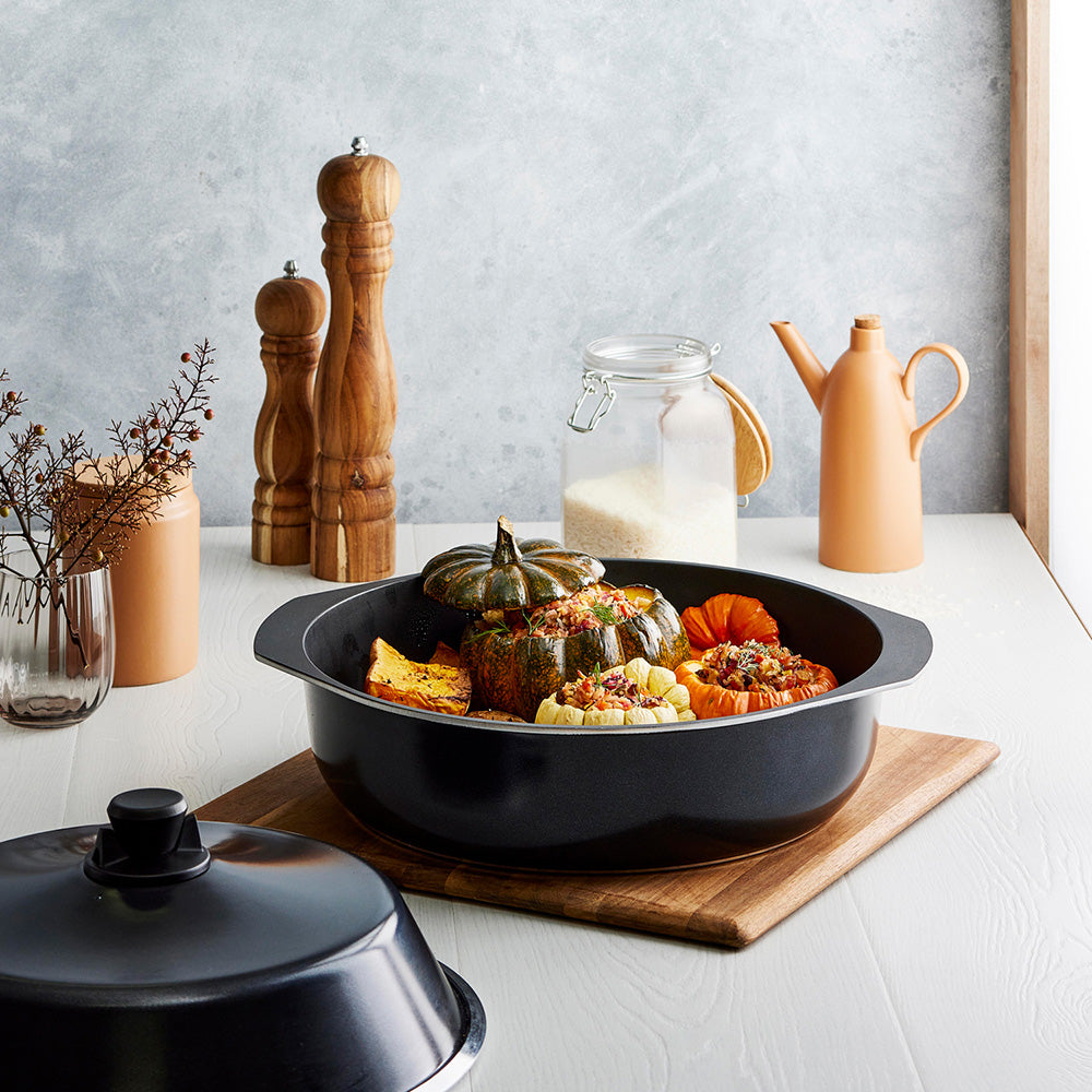 Bessemer Black Round Cook n Bake 37cm