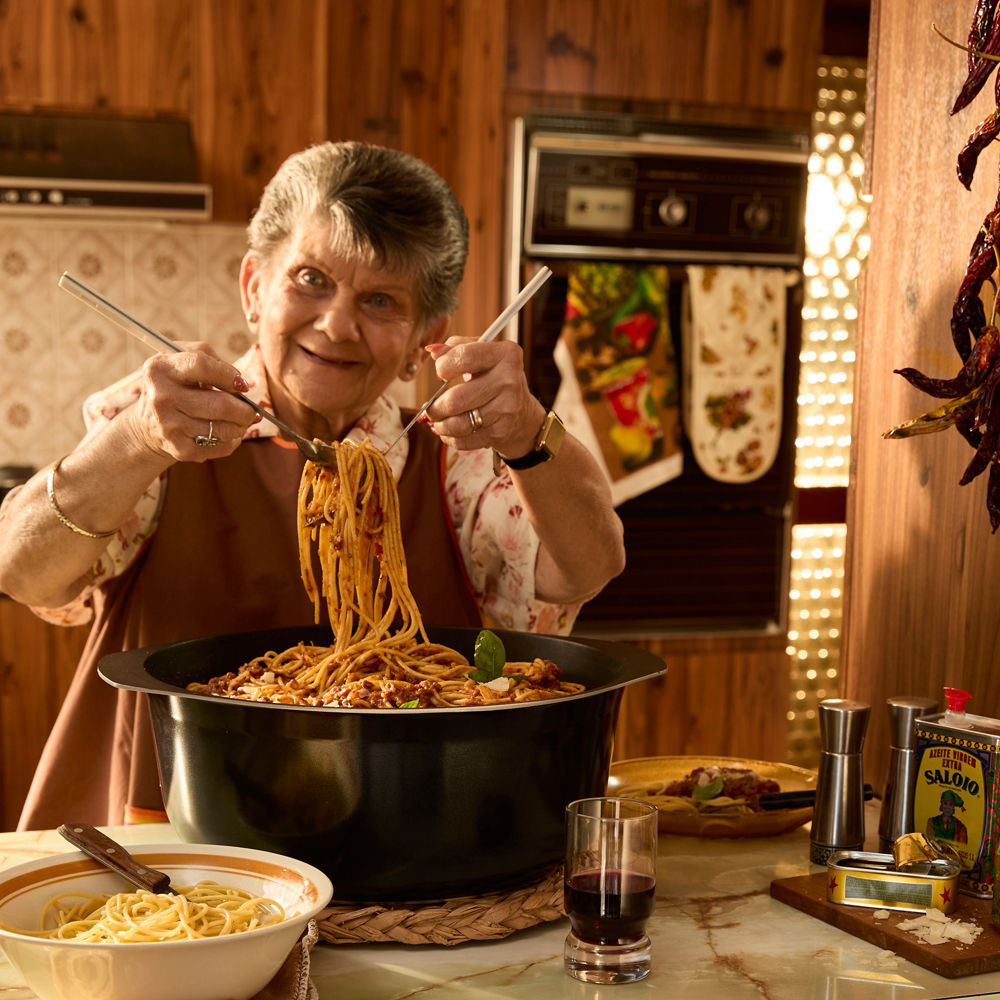 Bessemer Black Casserole 37cm